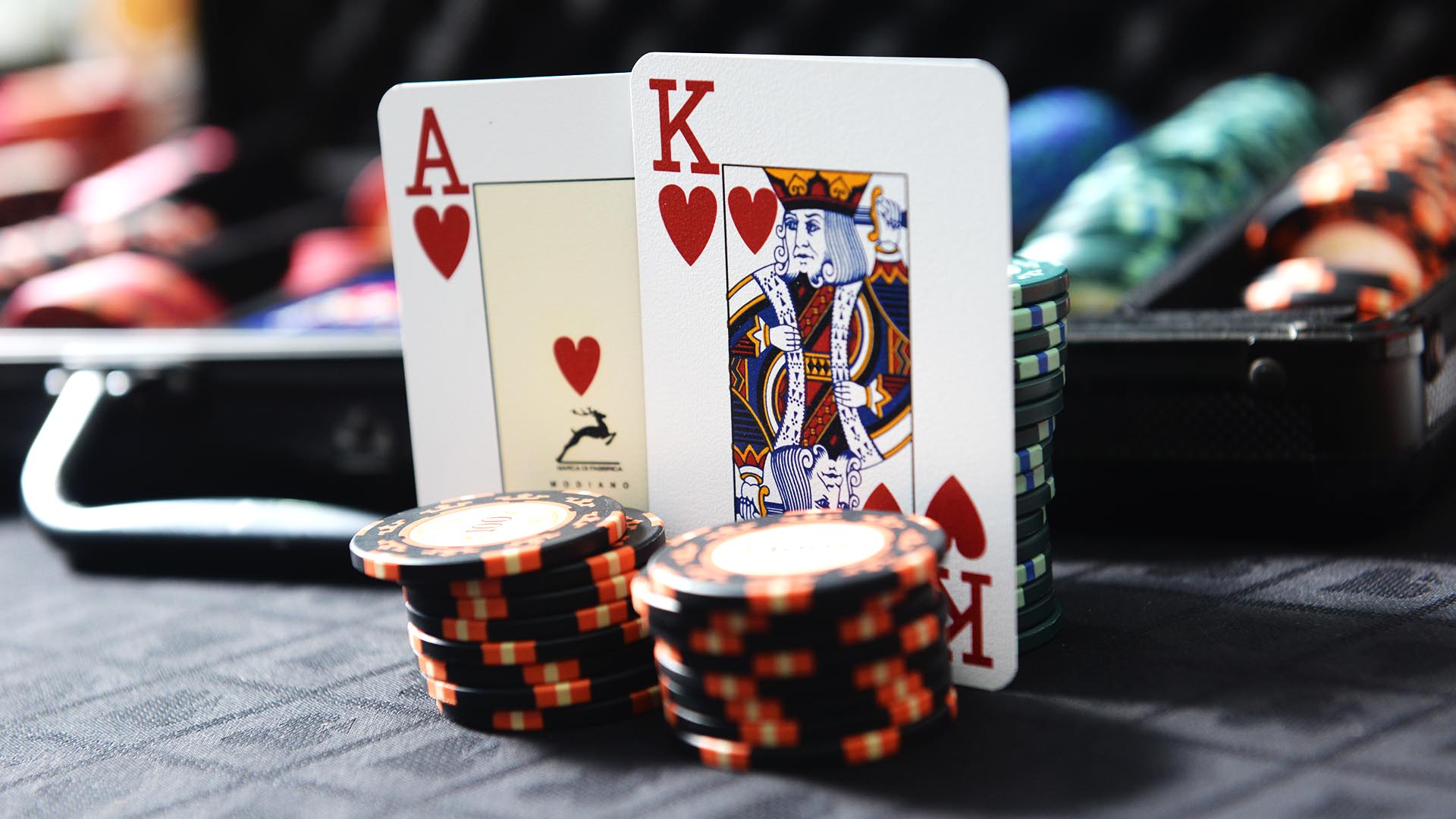 Use these strategies to gain the upper hand in online poker gaming
